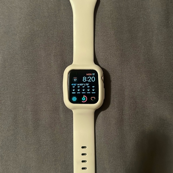 Apple Watch 5 - Picture 1 of 10